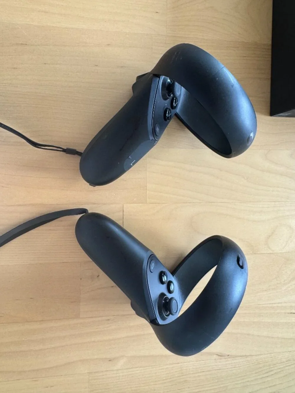 Meta Oculus Quest 1 Headset + 2 Controllers - BLACK